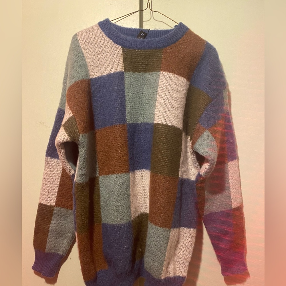 Sweater woven, very think and it’s all thread. Very nice for indoors out doors.